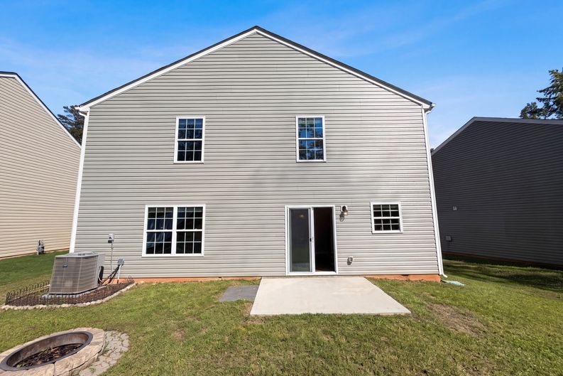 Photo 5 of 26 of 2014 Tarzi Ln, Charlotte, NC