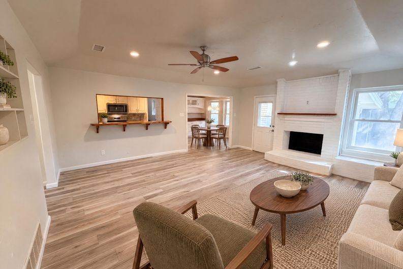 Photo 3 of 27 of 5700 Bermuda Dr, North Richland Hills, TX