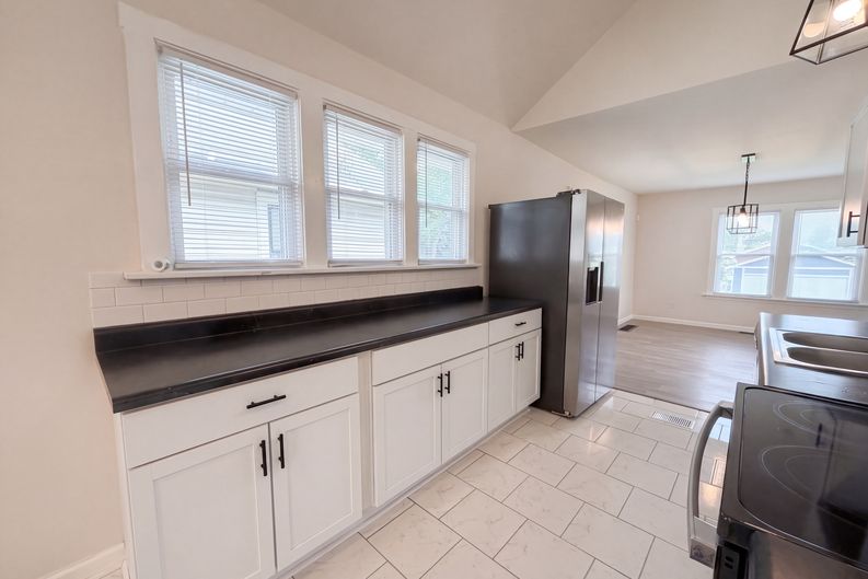 Photo 6 of 17 of 4091 Blow St, Saint Louis, MO