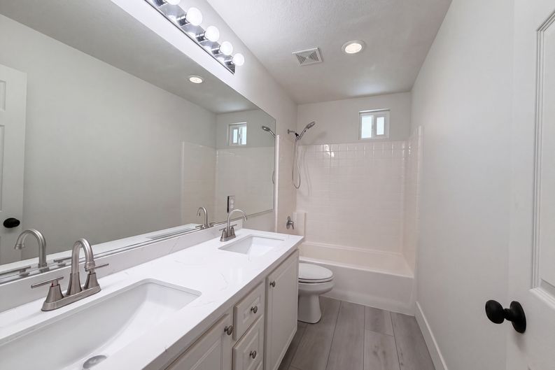 Photo 19 of 25 of 27920 Periwinkle Ln, Valencia, CA