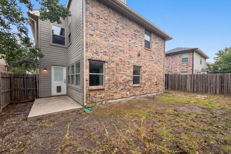 Photo 5 of 19 of 13324 Pandora Cir, Dallas, TX