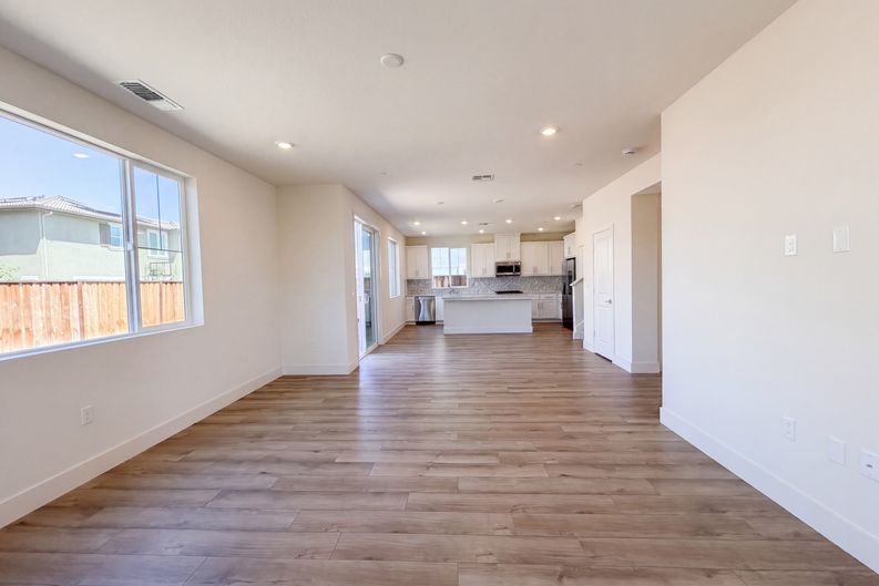 Photo 11 of 49 of 5699 Kusnick Ave, Tracy, CA