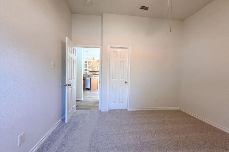 Photo 12 of 24 of 2915 Olympia Dr, Grand Prairie, TX