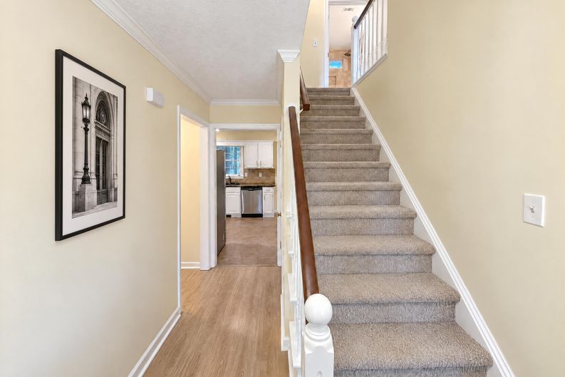 Photo 11 of 25 of 1454 Milford Ct S, Marietta, GA