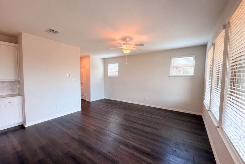 Photo 7 of 22 of 1448 Martingale Ln, Forney, TX