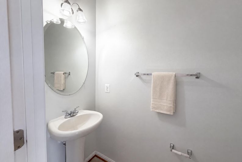 Photo 9 of 25 of 15613 John Diskin Cir, Woodbridge, VA