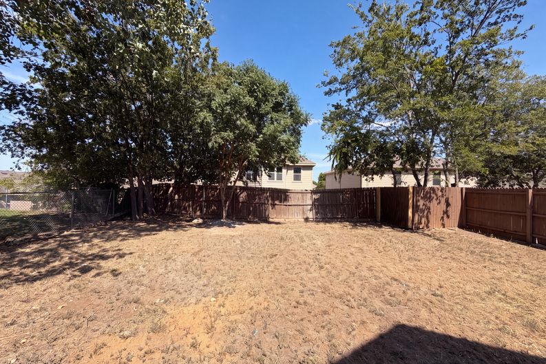 Photo 18 of 20 of 6604 N Chesterfield Dr, Fort Worth, TX