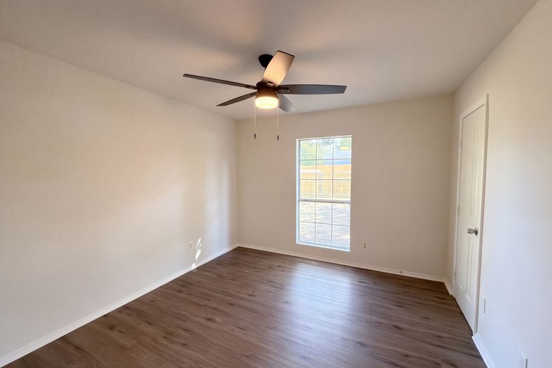 Photo 13 of 29 of 1710 Cumberland Dr, Garland, TX