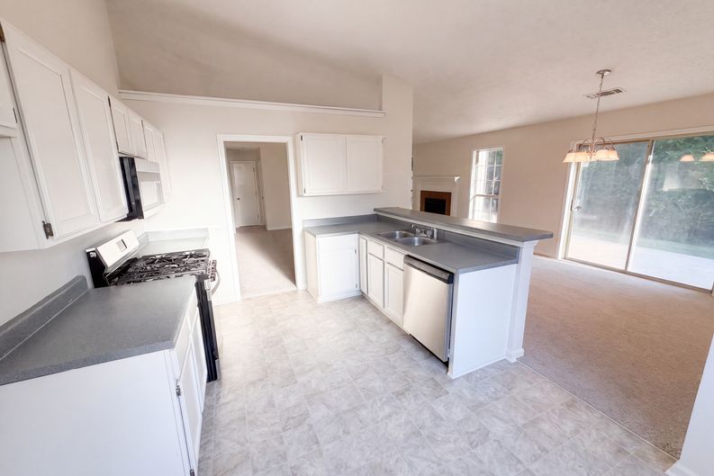 Photo 17 of 30 of 2119 Crystal Lake Dr, Lawrenceville, GA
