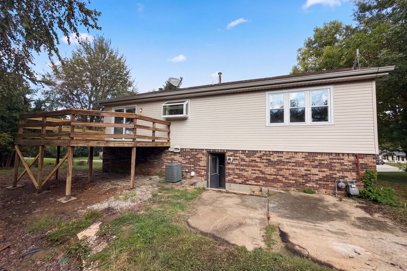Photo 5 of 19 of 100 Cramer Pl, Martinsville, IN
