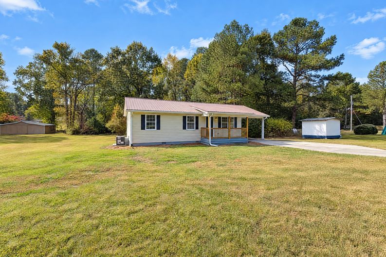 Photo 18 of 19 of 45 Wheat St, Chatsworth, GA