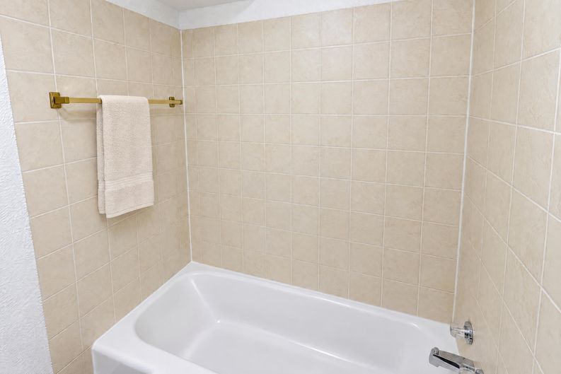 Photo 15 of 24 of 1541 E 254th St, Euclid, OH