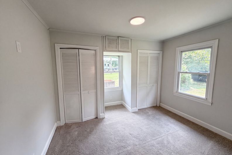 Photo 13 of 21 of 704 Morningside Dr, Mount Holly, NC