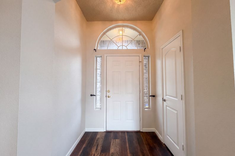 Photo 6 of 28 of 1688 Yellowstone Ave, Lewisville, TX