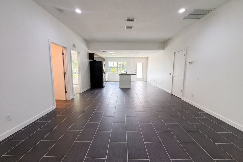 Photo 9 of 22 of 2840 S Shade Ave, Sarasota, FL