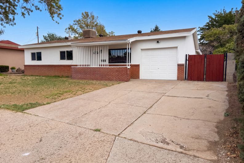 Photo 15 of 20 of 604 Maxine St NE, Albuquerque, NM