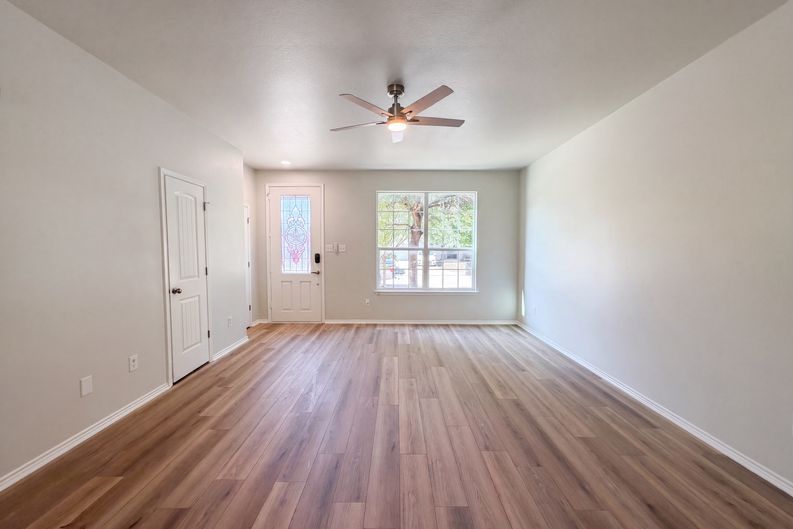 Photo 9 of 32 of 3933 Grizzly Hills Cir, Fort Worth, TX