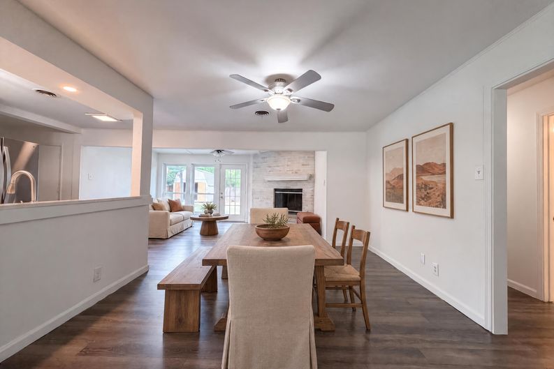 Photo 3 of 20 of 1805 Brookview Dr, Arlington, TX