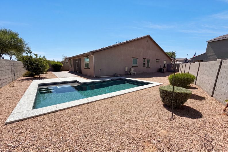Photo 5 of 38 of 18840 W Mercer Ln, Surprise, AZ