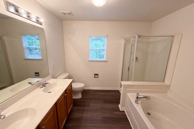 Photo 8 of 17 of 17240 Westmill Ln, Charlotte, NC