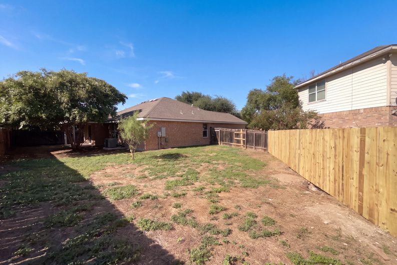 Photo 5 of 21 of 8222 Grissom Cir, San Antonio, TX