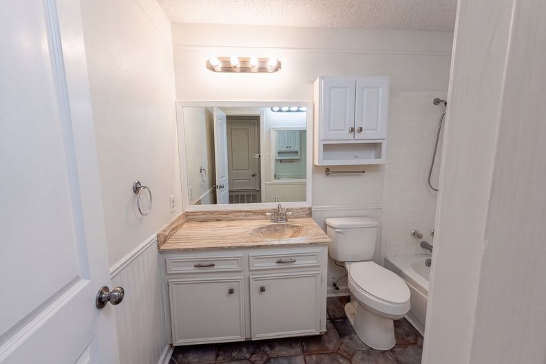 Photo 13 of 22 of 203 Frost Creek Ave, Groesbeck, TX