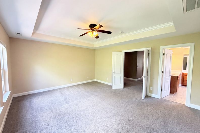 Photo 4 of 28 of 9928 Daufuskie Dr, Charlotte, NC
