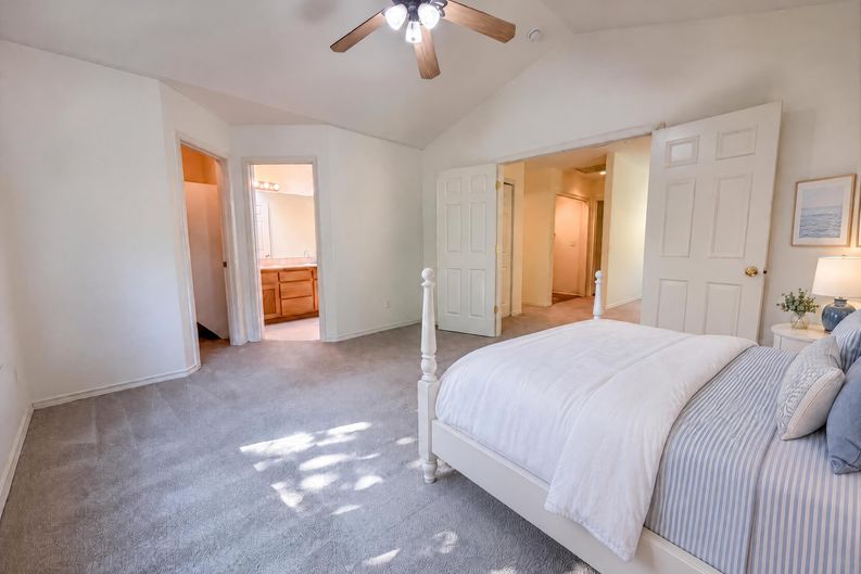 Photo 4 of 21 of 8348 SE 140th Ct, Portland, OR