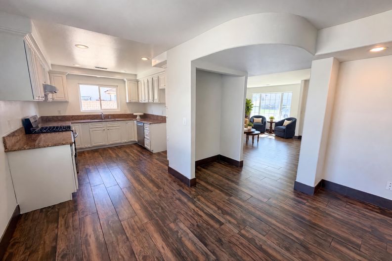 Photo 8 of 20 of 922 W Craig St, Rialto, CA