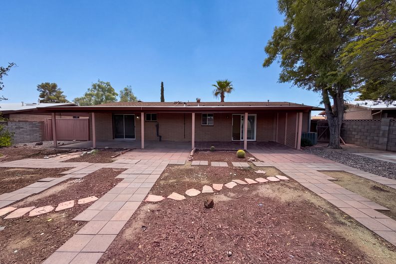 Photo 5 of 19 of 7949 E Manitoba Pl, Tucson, AZ
