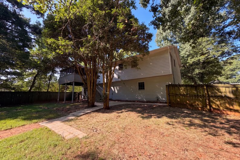 Photo 31 of 35 of 1825 Marsh Creek Dr, Lawrenceville, GA