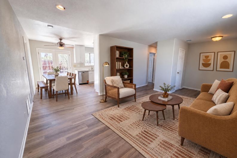 Photo 3 of 11 of 20861 Lone Eagle Rd, Apple Valley, CA