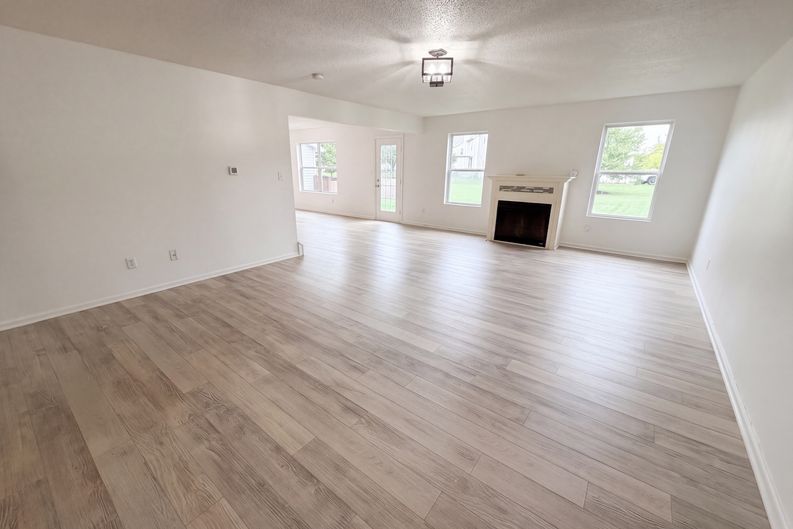 Photo 3 of 31 of 12634 Old Pond Rd, Noblesville, IN