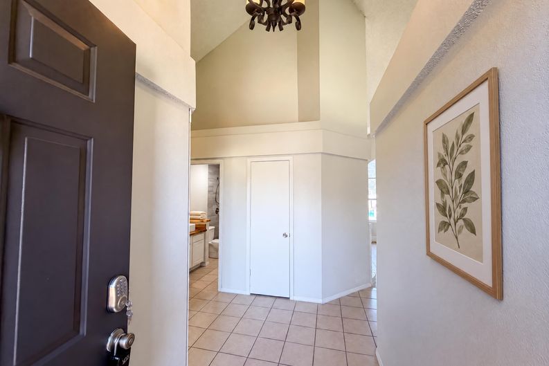 Photo 8 of 25 of 713 Lake Bluff Dr, Flower Mound, TX