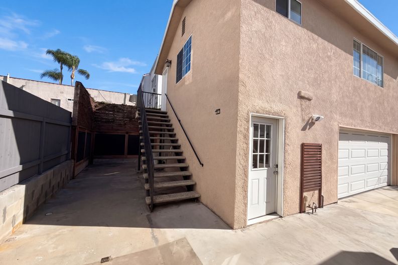 Photo 25 of 29 of 1110 Queen Anne Pl, Los Angeles, CA