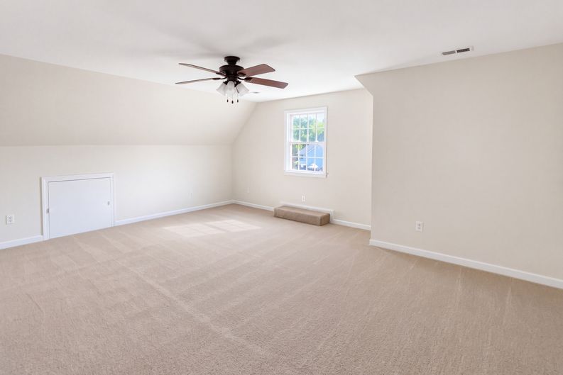 Photo 11 of 22 of 3153 Chartwood Dr, Sandston, VA