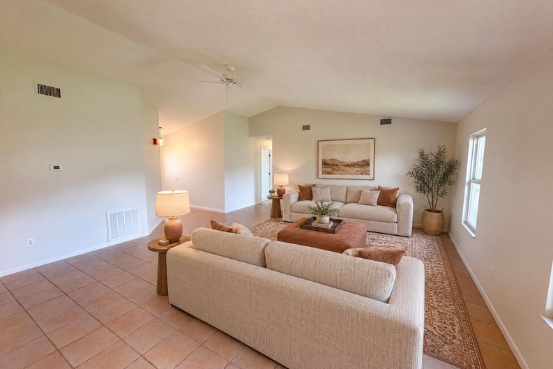 Photo 8 of 28 of 1061 Hunt St NW, Palm Bay, FL