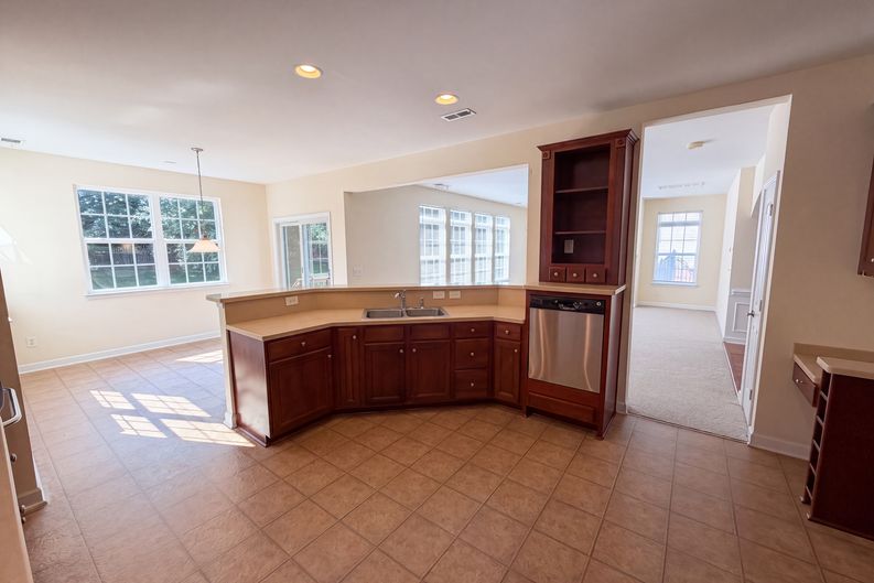Photo 6 of 28 of 1139 Donelea Ln NW, Concord, NC