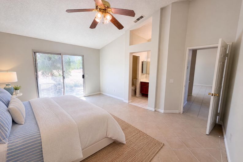 Photo 4 of 18 of 13561 Glacier Cir, Hesperia, CA