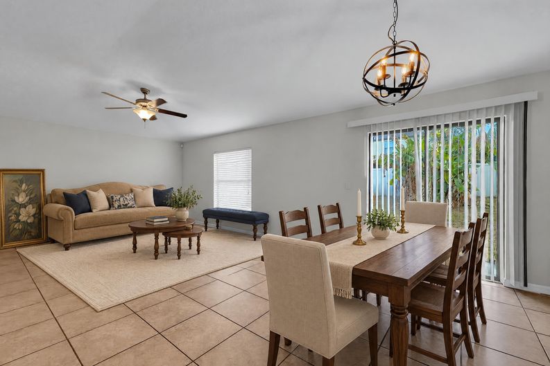 Photo 3 of 23 of 10113 Rosemary Leaf Ln, Riverview, FL