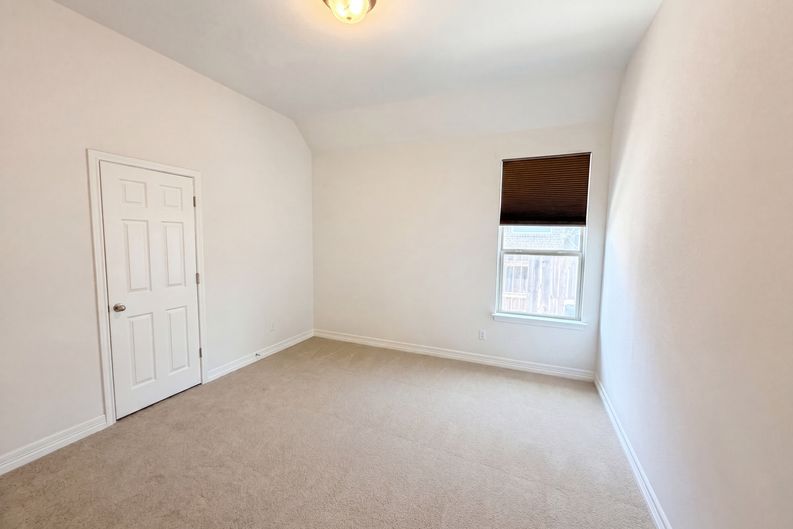 Photo 11 of 19 of 1604 Hollowback Dr, Leander, TX