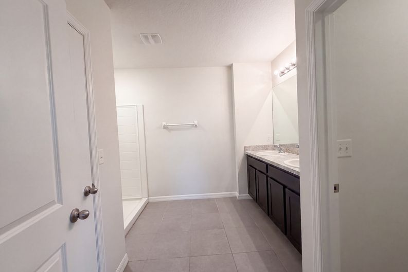 Photo 13 of 30 of 16805 Trite Bend St, Wimauma, FL