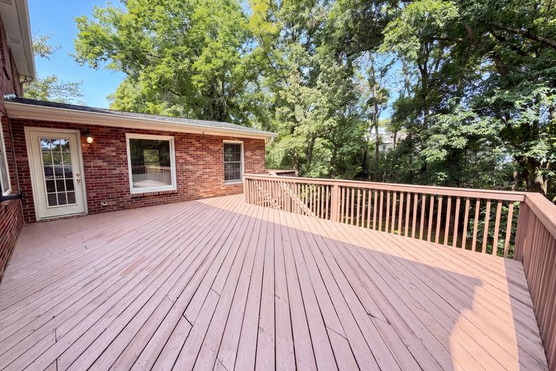 Photo 21 of 27 of 840 Highland Crest Dr, Nashville, TN