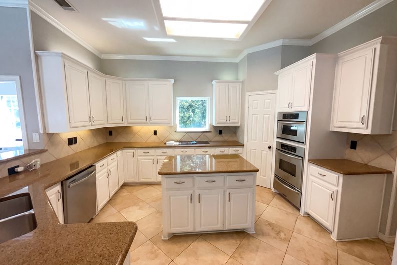 Photo 3 of 19 of 2400 Creekview Dr, Plano, TX