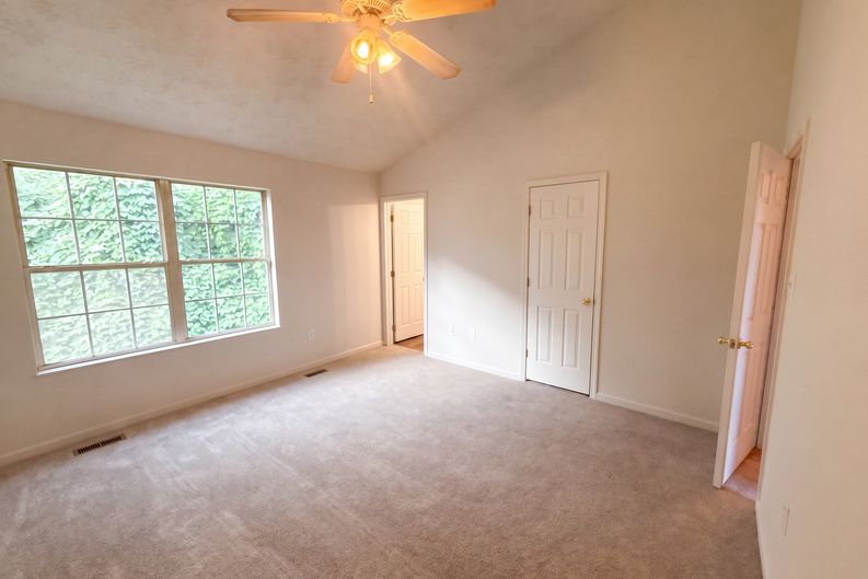 Photo 4 of 14 of 8917 Natures Pond Way, Knoxville, TN