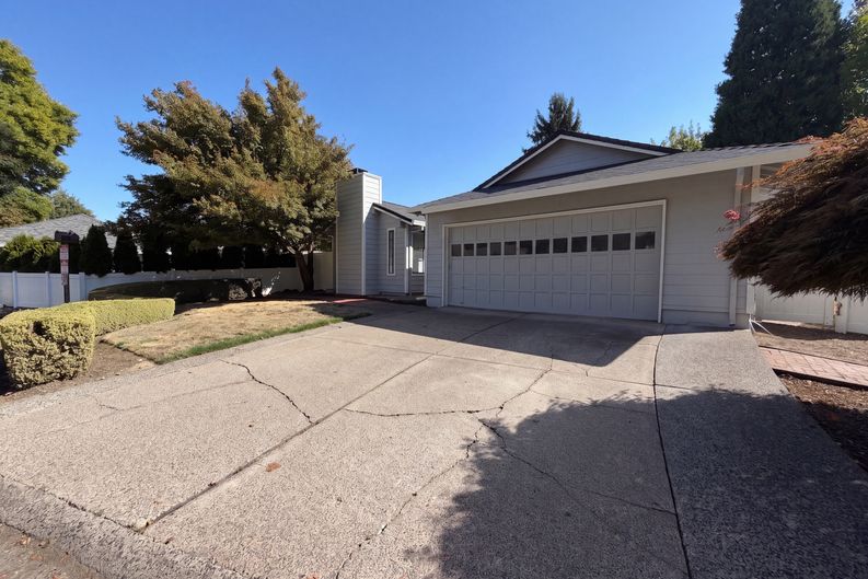 Photo 15 of 17 of 2515 NE Hyde St, Hillsboro, OR
