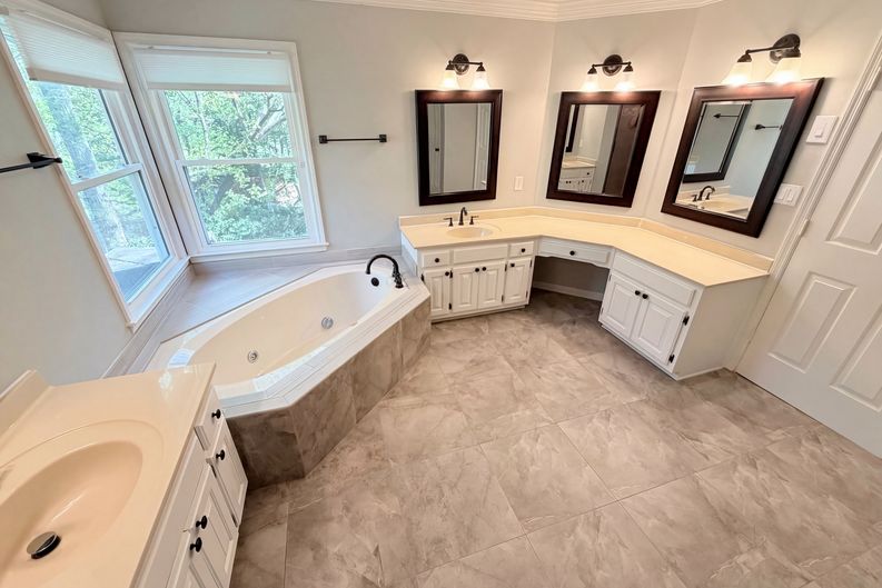 Photo 6 of 58 of 984 Forest Pond Ct, Marietta, GA