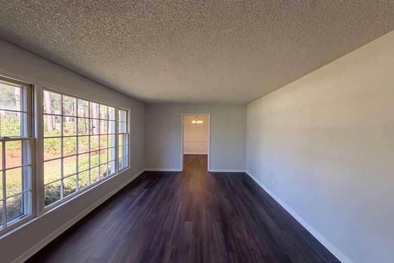 Photo 3 of 20 of 2101 Fordham Dr, Fayetteville, NC