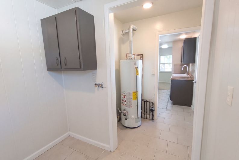 Photo 19 of 24 of 13807 Elsetta Ave, Cleveland, OH