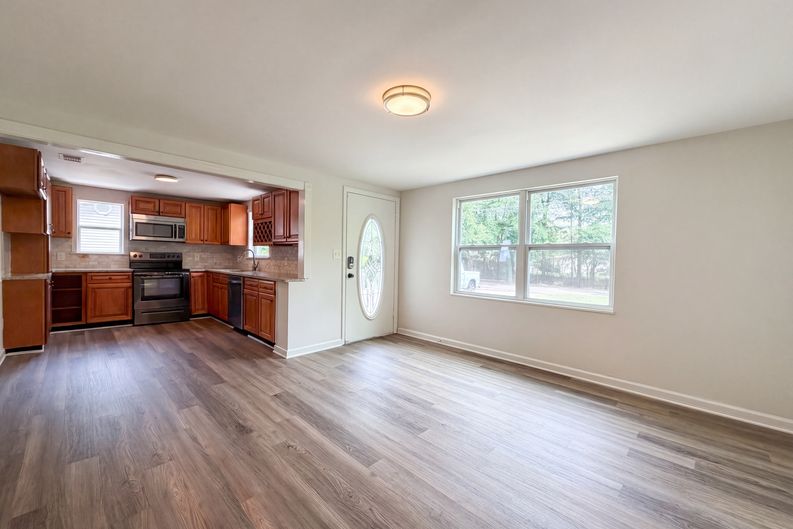 Photo 6 of 19 of 7008 Thurston Rd, Jacksonville, FL